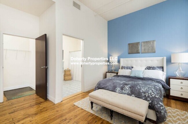 Primary Photo - 305 Dutton St