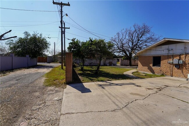 Building Photo - 1307 S Kumquat St