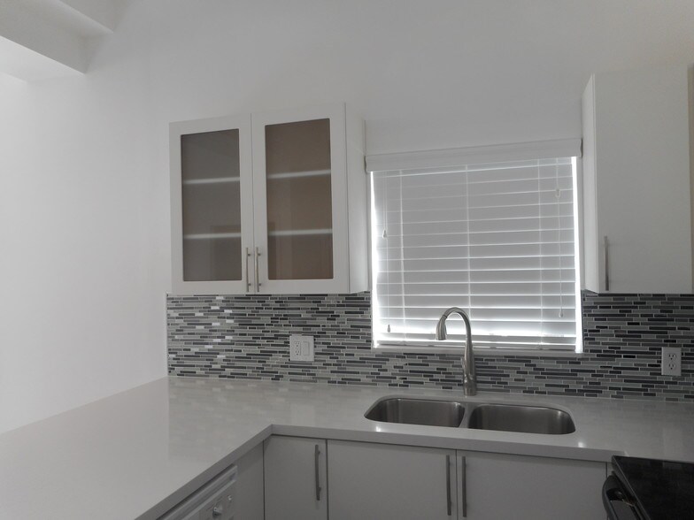 Kitchen - 3356 Bird Ave