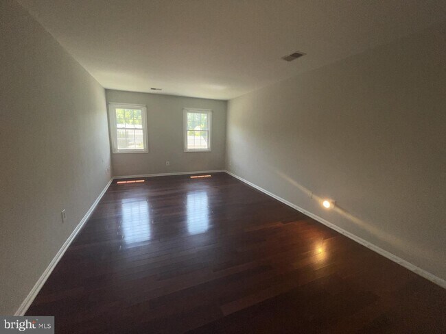 Building Photo - 6463 Honey Tree Ct