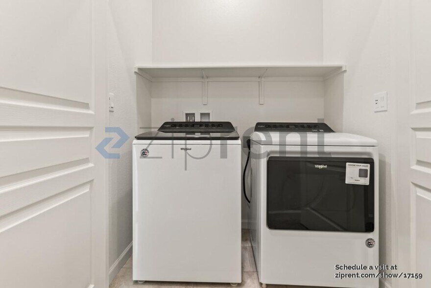 Building Photo - 25390 Parklane Dr