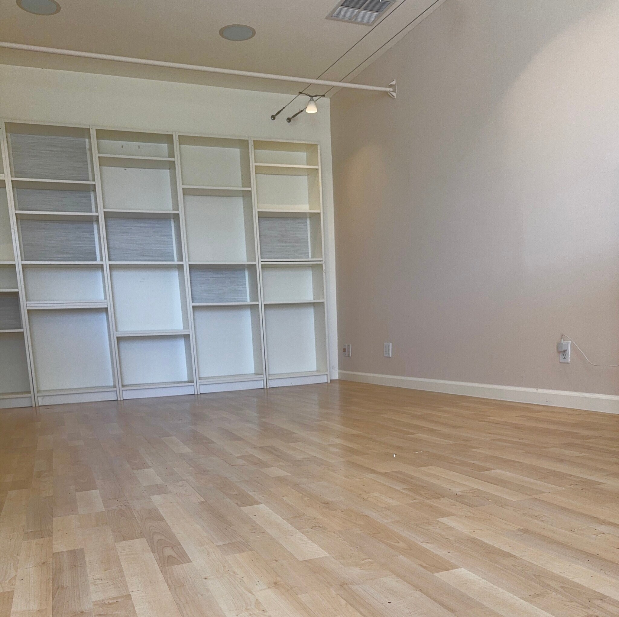 Building Photo - 2403 Mira Vista Dr
