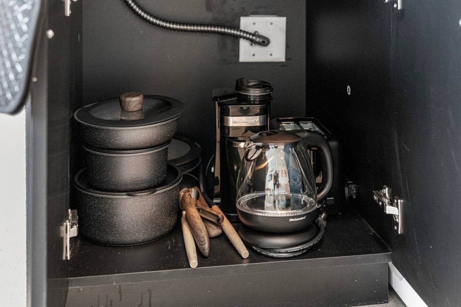 Building Photo - 596 W 9th St