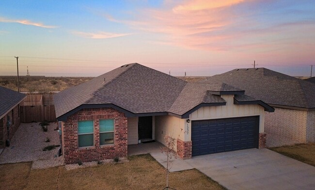 Building Photo - The Perfect Blend of Function and Luxury