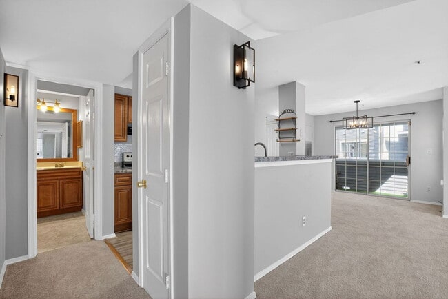 Building Photo - 13564 Lord Sterling Pl