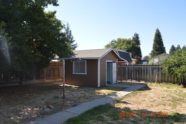 Building Photo - 4504 E Monte Vista Ave
