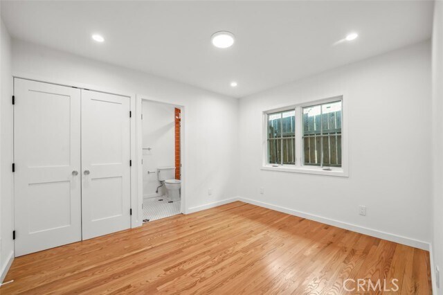 Building Photo - 2549 Beachwood Dr