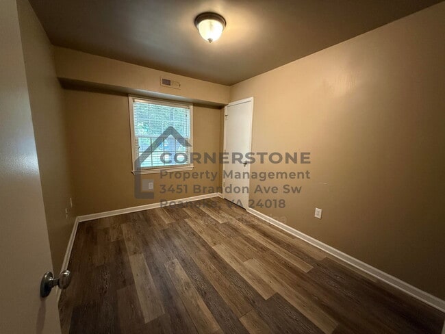 Building Photo - 602 Day Ave SW