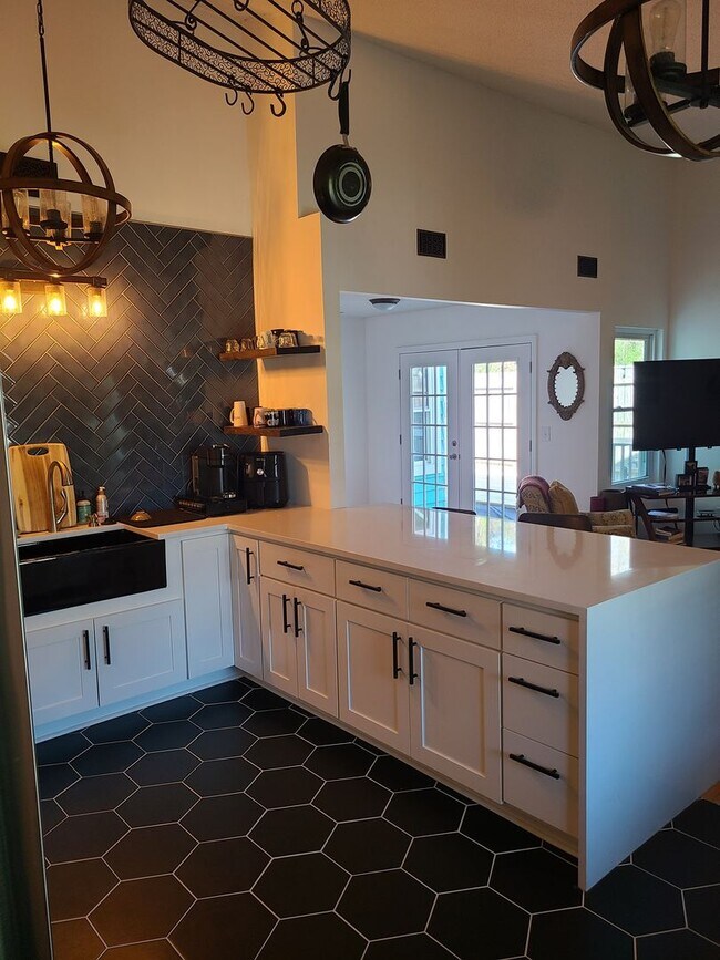 Building Photo - Cozy Home in Prime Location!