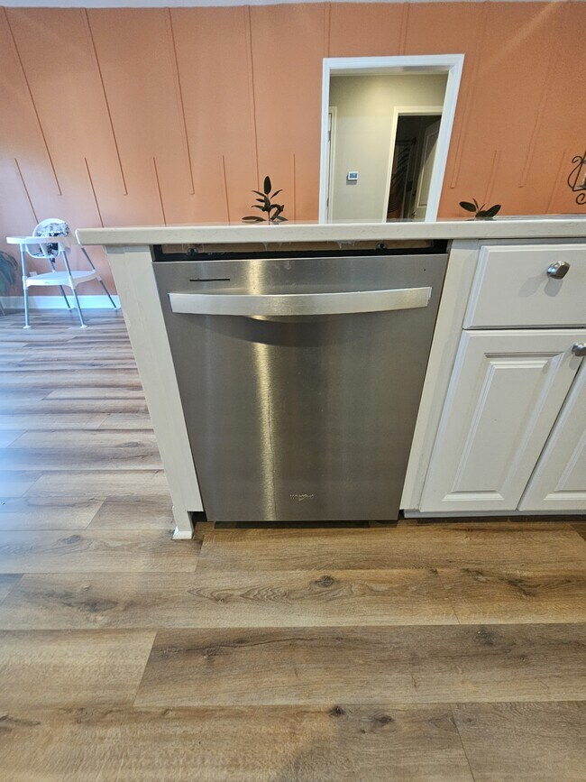 Building Photo - 2737 Celia Ave