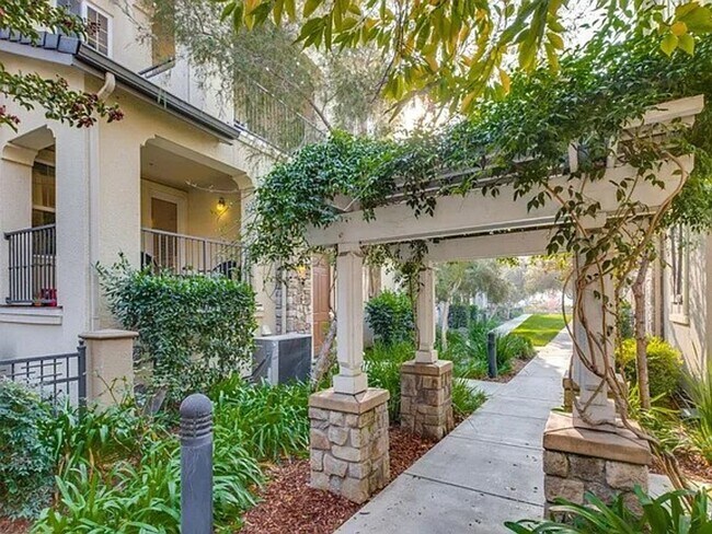 Building Photo - SAN JOSE-beautiful  townhome with tandem two car garage, newer construction