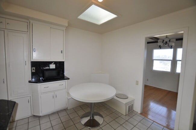 Building Photo - 1026 Kirkham St