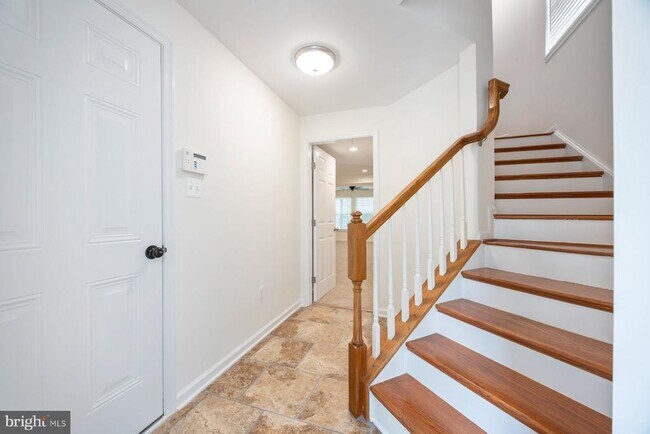 Building Photo - 616 Warbler Walk