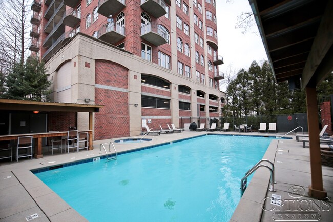 Building Photo - Heart of Buckhead Loft