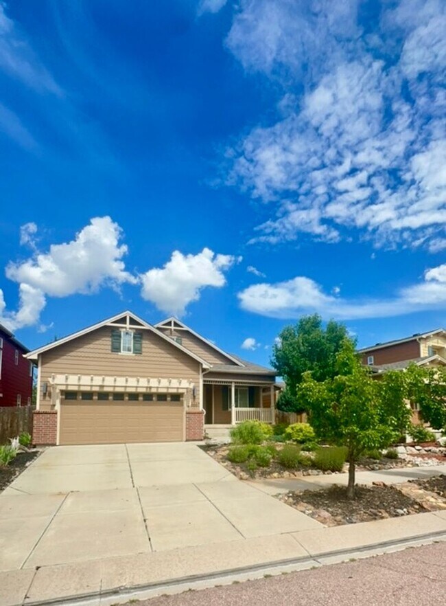 Building Photo - Gorgeous Former Model 4BD Ranch Home | Upg...