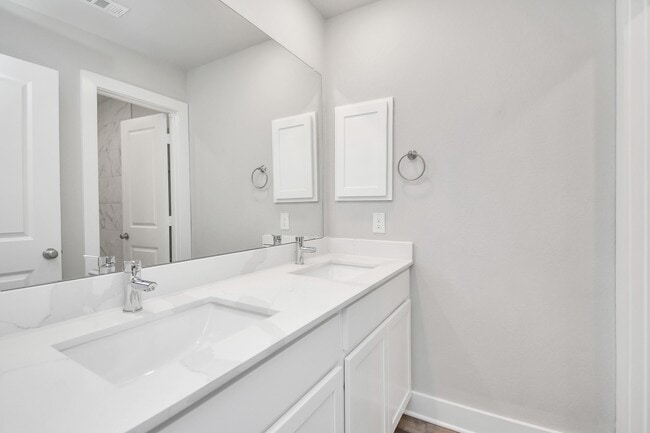 Building Photo - 21047 Bay Vlg Dr