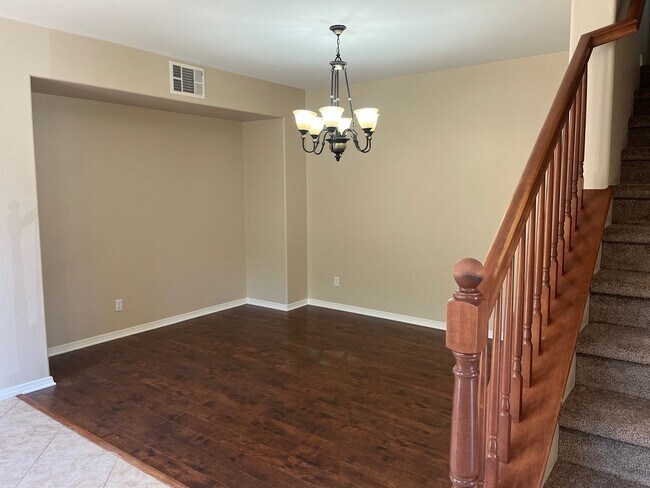 Building Photo - Gorgeous 5 bedroom, 3 bath plus Loft - Mou...