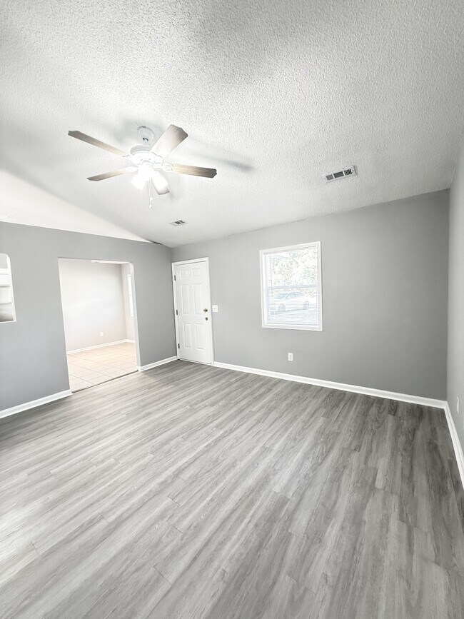 Building Photo - 506 Idlewood Cir