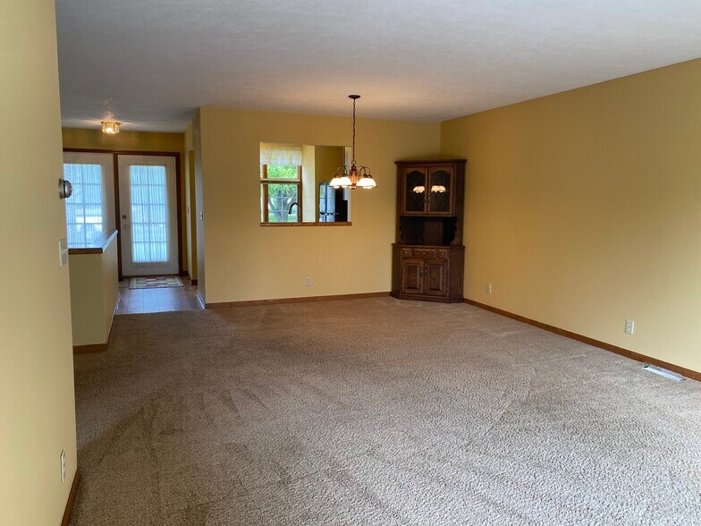 Building Photo - 855 Claremont Ct
