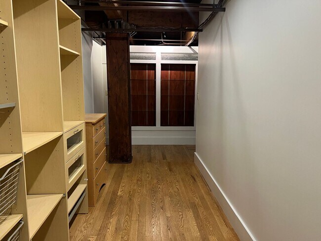 Building Photo - 236 W Jackson Ave
