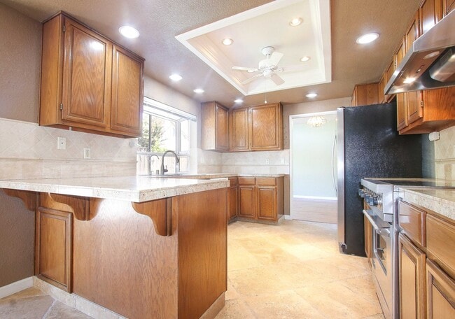 Building Photo - Large 4BR 3BA Updated Home in Quiet Neighb...