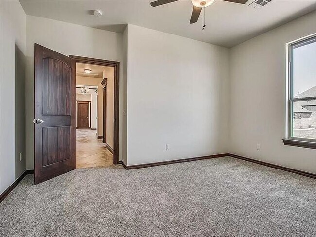 Building Photo - Fantastic 3/2 Gated Neighborhood Choctaw S...