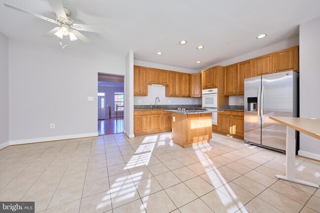 Building Photo - 685 Springhouse Square SE