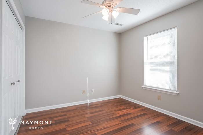 Building Photo - 1218 Kendall Dr