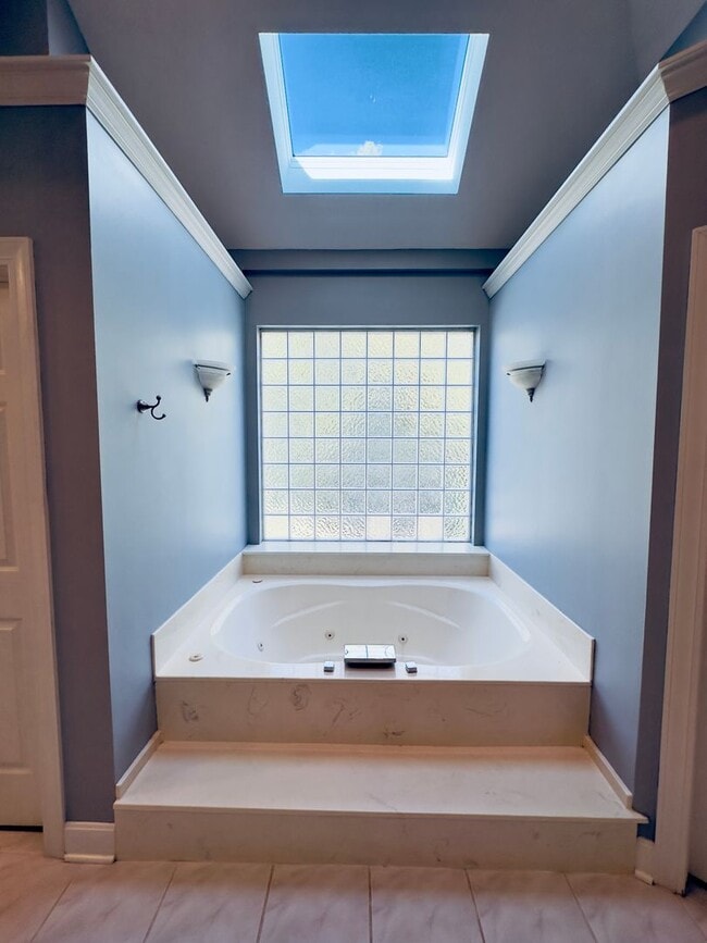 Building Photo - {6411} Enchanted Lake Estates + Updated Kitchen, Fresh Paint Throughout +  Main Floor Primary Bed...