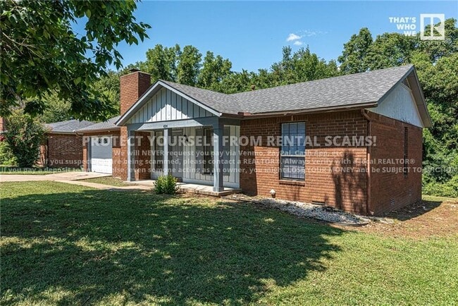 Building Photo - 424 E Malinda Dr