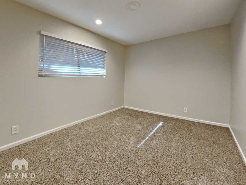 Building Photo - 4903 W Golden Ln