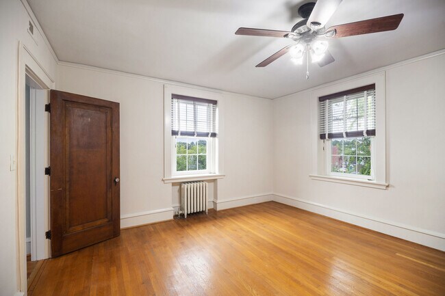 Building Photo - 821 Brandon Ave