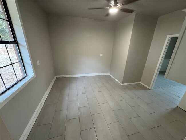 Building Photo - 14820 W Funston Dr
