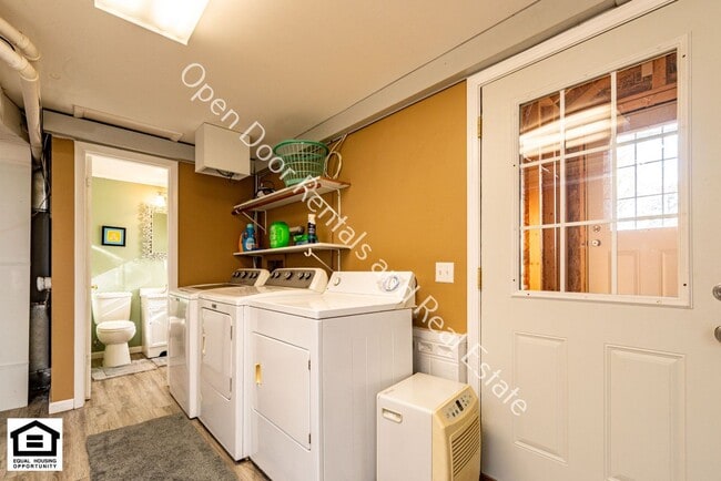 Building Photo - 40 Ln 375 Lake James