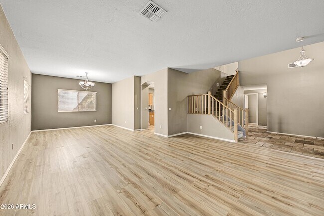 Building Photo - 1433 E Canyon Creek Dr
