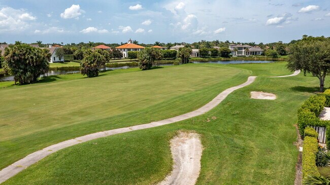 Building Photo - 2402 Players Ct