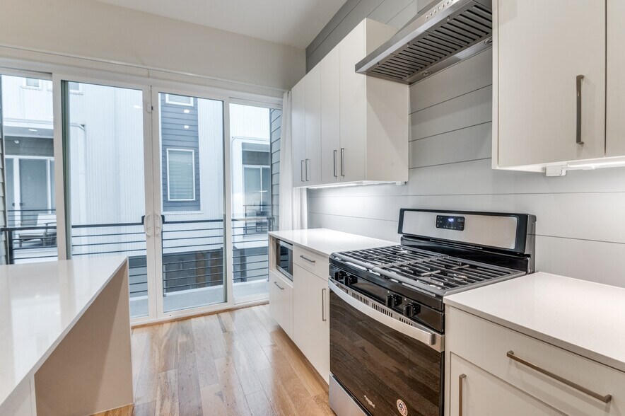 Building Photo - 3812 San Jacinto St