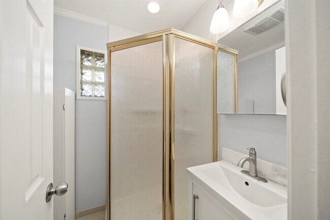 Building Photo - 5215 Cheena Dr