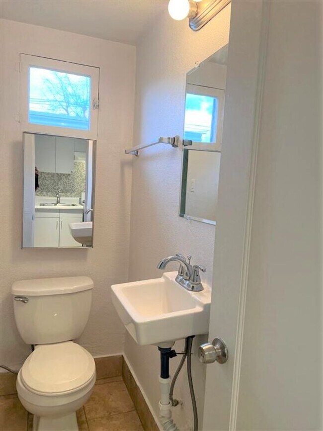 Building Photo - 4127 N 18th Pl