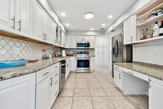 Building Photo - 2822 W Vina Del Mar Blvd