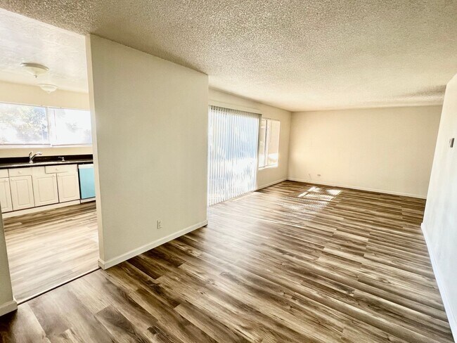 Building Photo - Charming and Cozy Two Bedroom apartment in North Vallejo with Great Views