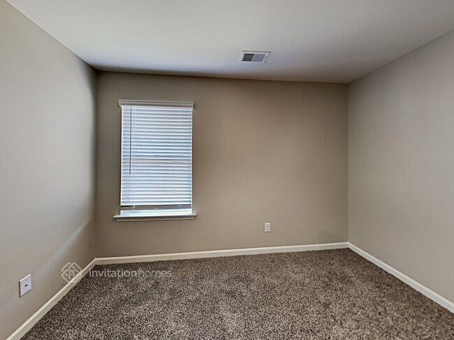 Building Photo - 218 Emporia Loop
