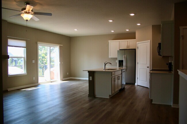 Building Photo - 25070 Eagle Vis Dr