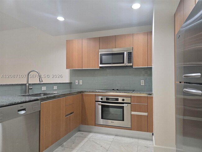 Building Photo - 1060 Brickell Ave