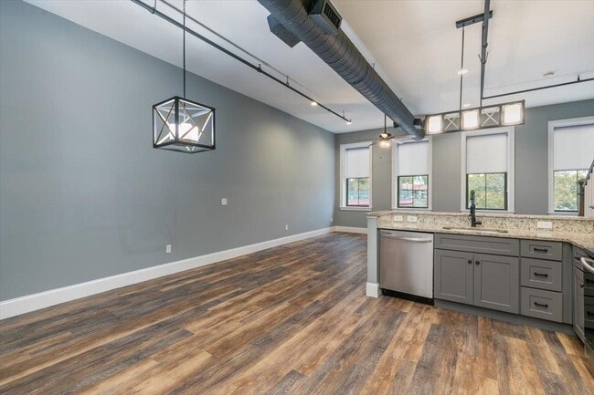 Building Photo - 122 Washington St