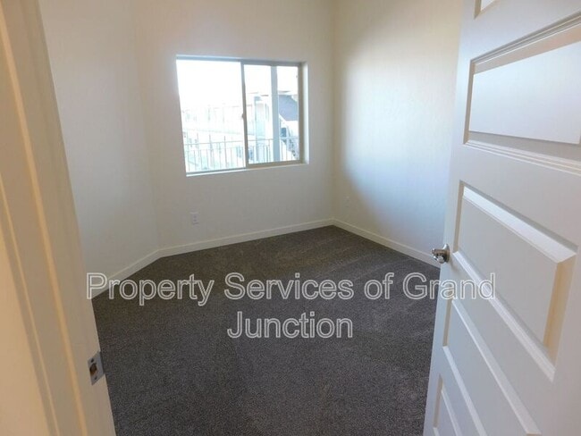 Building Photo - 662 Brookwillow Dr
