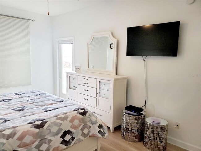 Building Photo - 6618 7th Ave Cir W