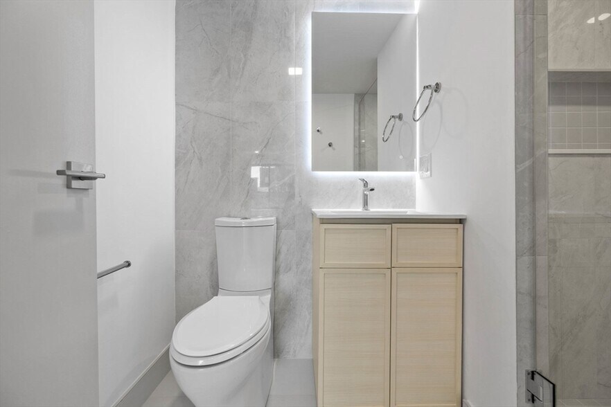 Building Photo - 1243 Beacon St