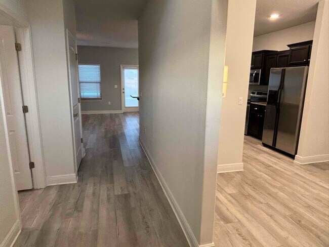 Building Photo - 5747 Periwinkle Ln