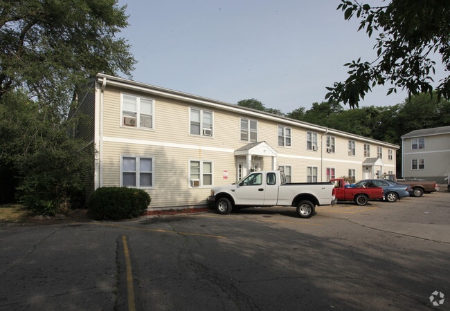 Dove Park Apartments - 2519 Clarkson Ave